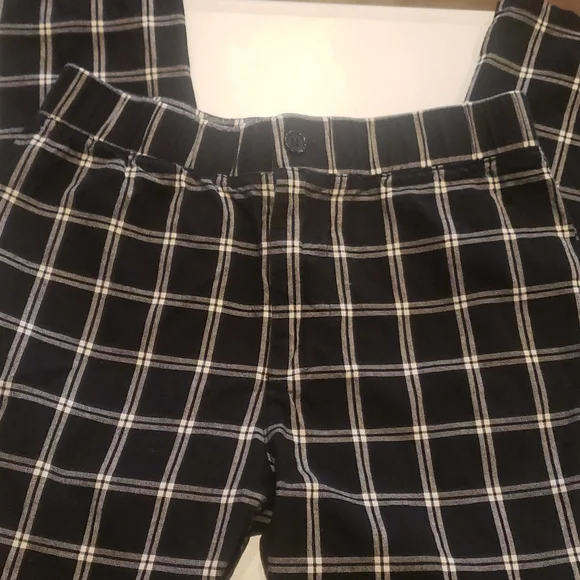 Tillys ankle or capri pants - Picture 5 of 7